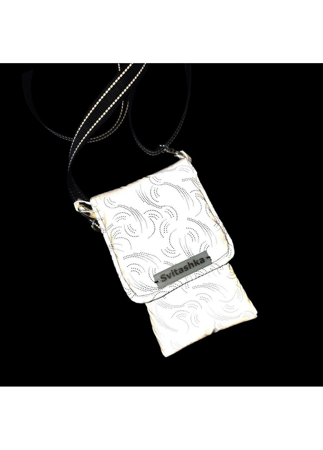 Світловідбиваюча сумочка-чохол для телефона Svitashka — компактна, стильна. Чорні пір'їнки No Brand (352499910)