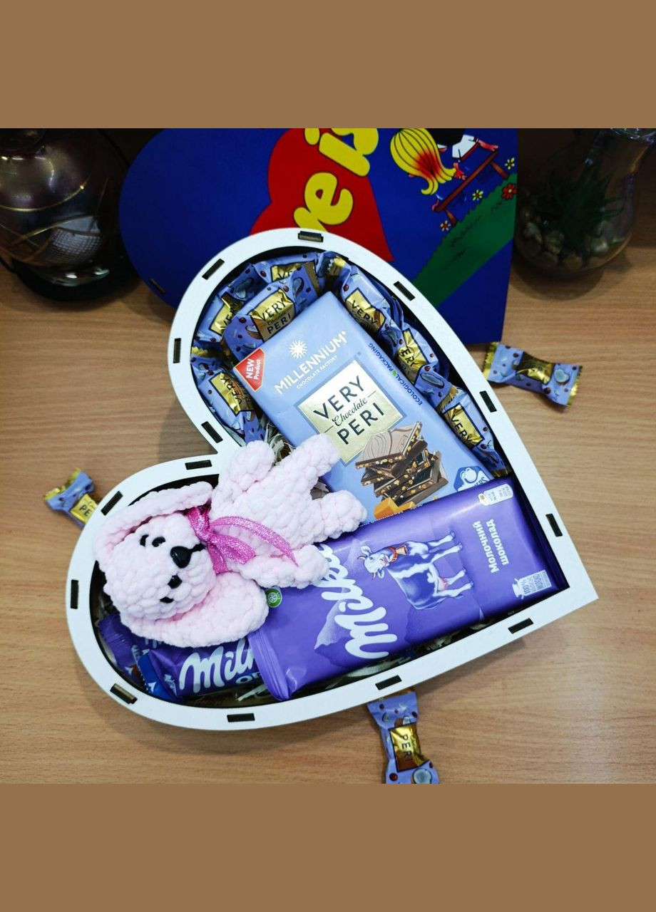 Подарунковий бокс серце з принтом «Love is...» (ar163) No Brand (317333433)