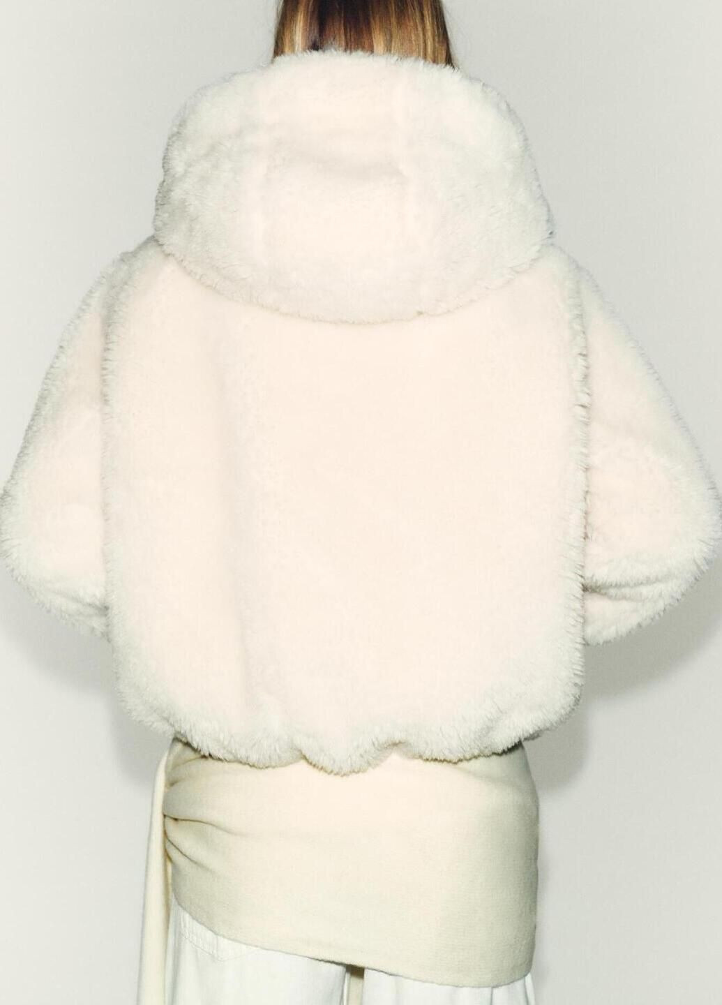 Молочна демісезонна куртка Zara