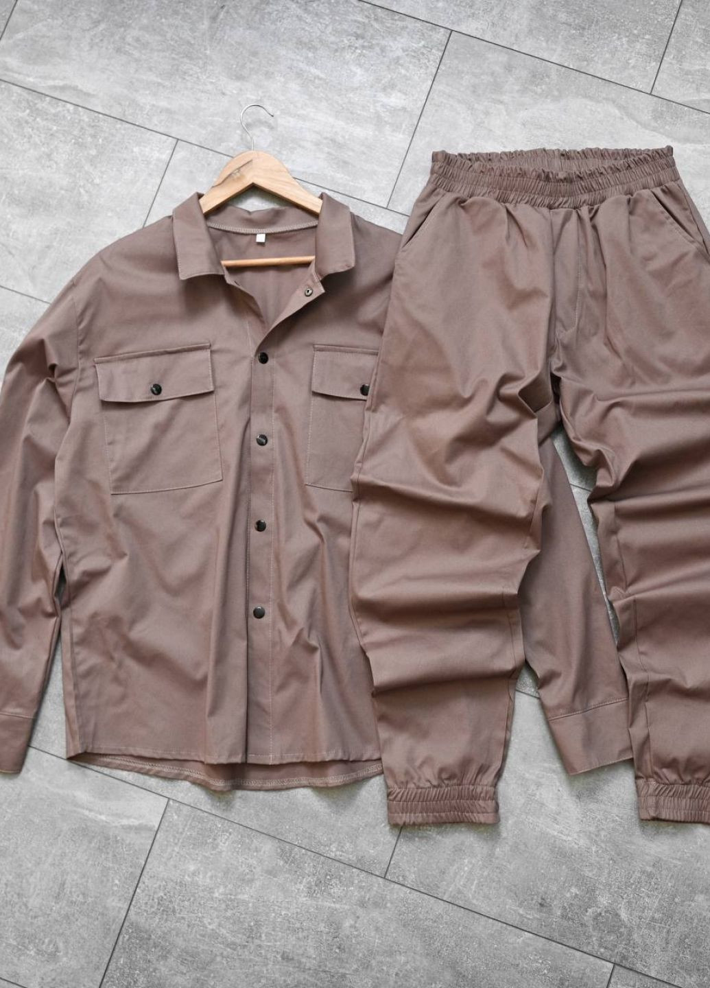 Світло-коричневий костюм у стилі oversize джогери та сорочка на кнопках ShopnGo