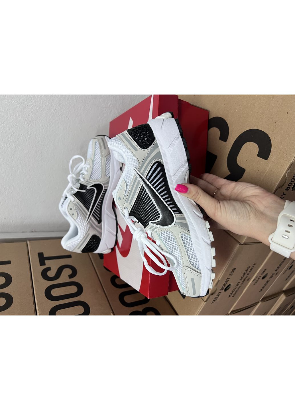 КРОССОВКИ ЖЕНСКИЕ NIKE VOMERO 5 WHITE / BLACK НАЙК ВОМЕРО РОАМ 5 No Brand чёрные демисезоны (367176640)