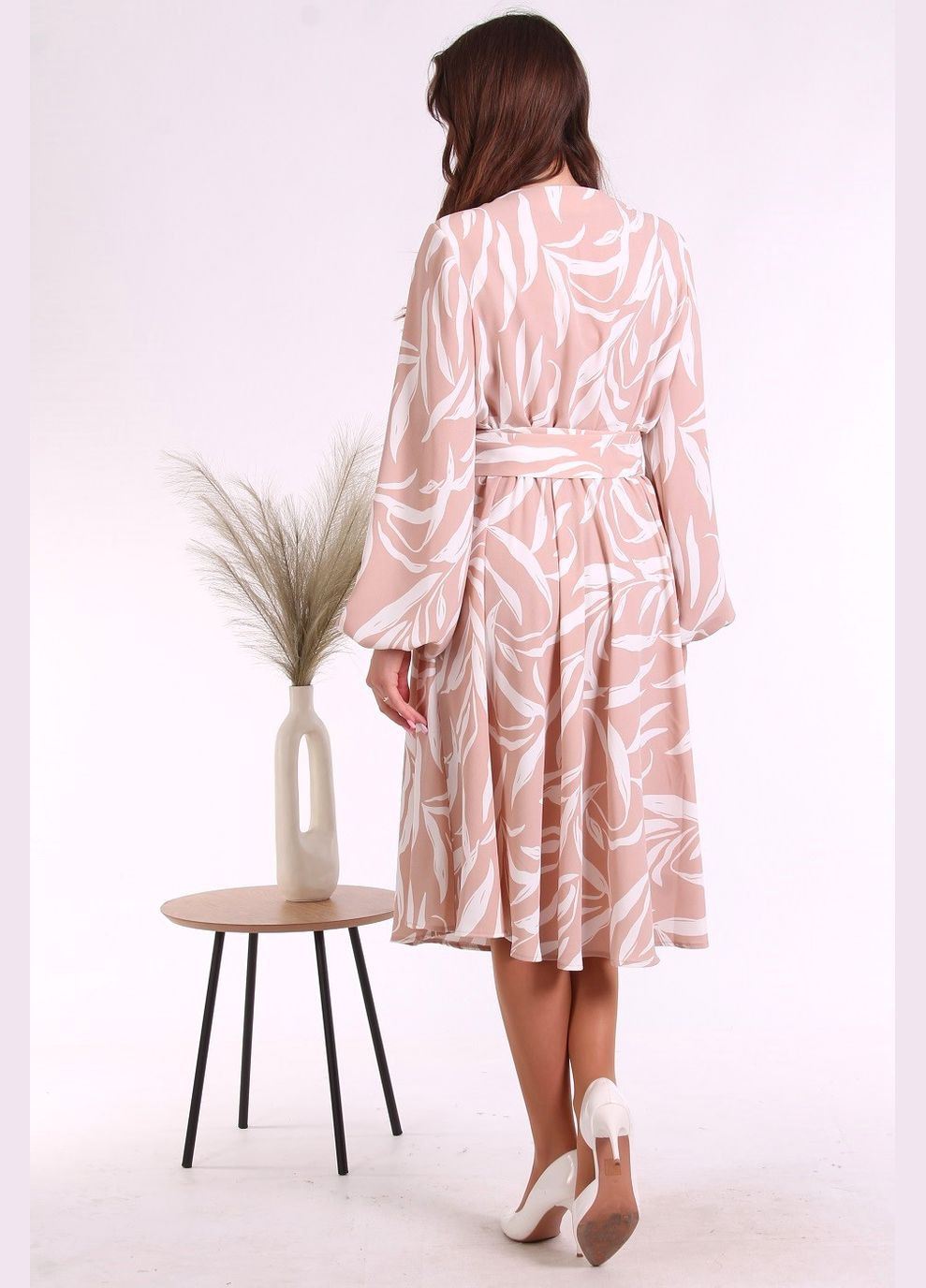 Бежевое кэжуал платье рукав фонарик женское 202 листок белый американский креп бежевое Актуаль