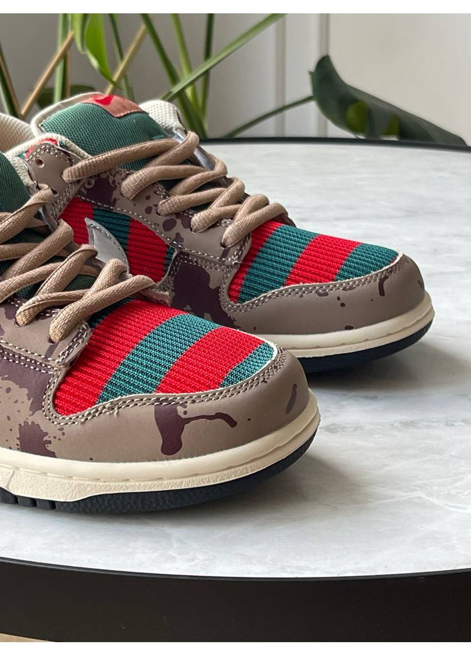 Коричневі Осінні кросівки чоловічі nike sb dunk low freddy krueger brown red green | найк сб данк низькі коричневі червоні зелені No Brand