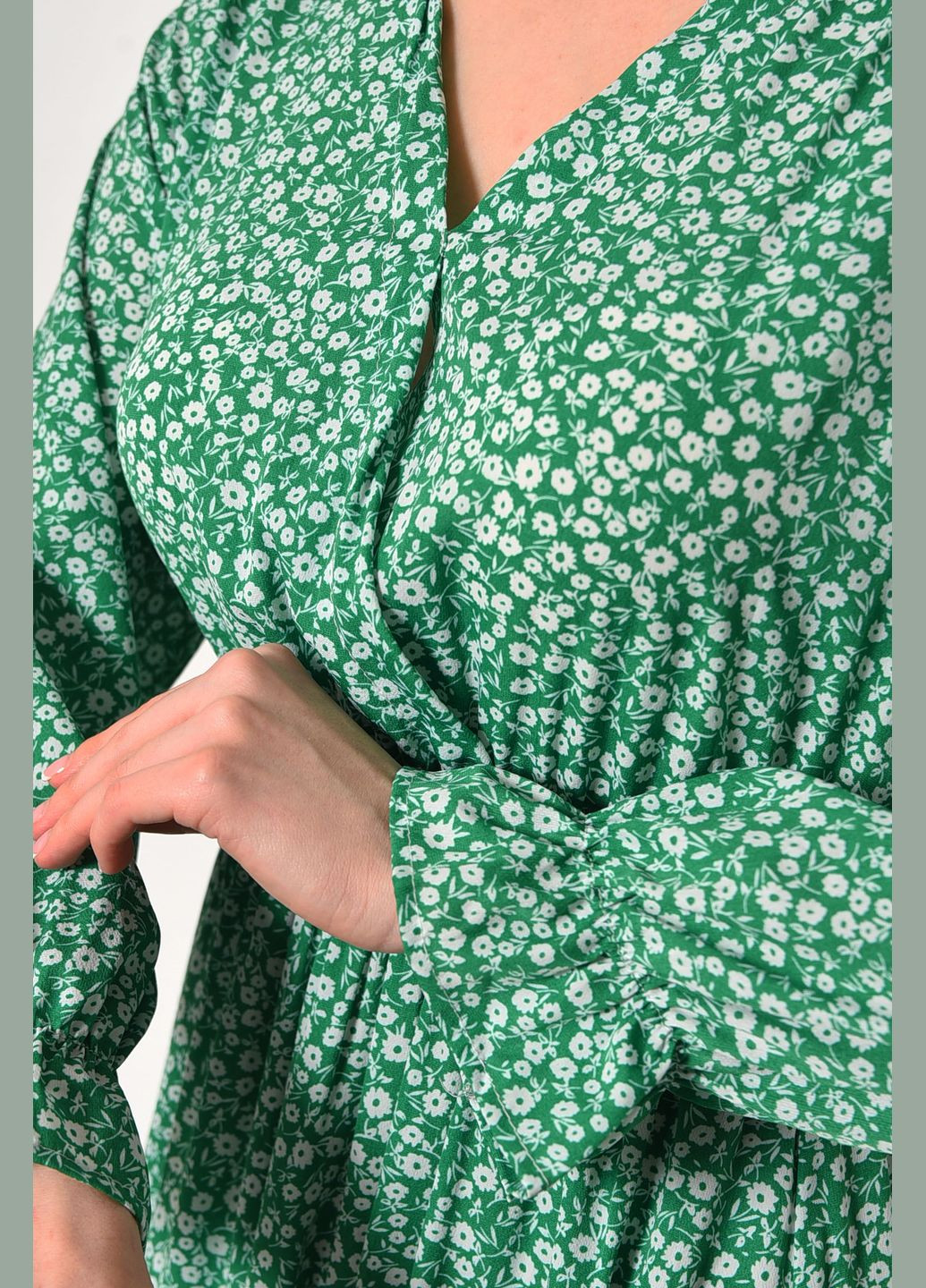 Зеленое коктейльное платье женское зеленого цвета оверсайз Let's Shop с цветочным принтом