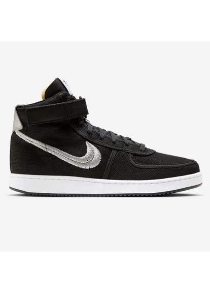 Черные демисезонные кроссовки Nike