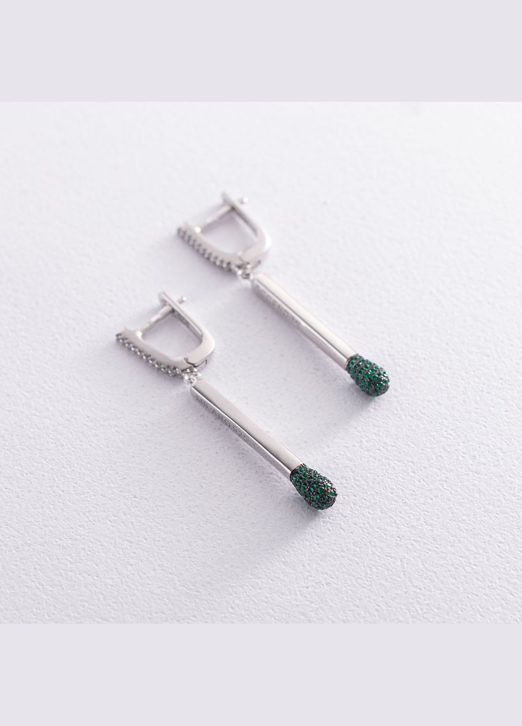 Серебряные серьги Спички (зеленые фианиты) 122930 Oniks (264024396)