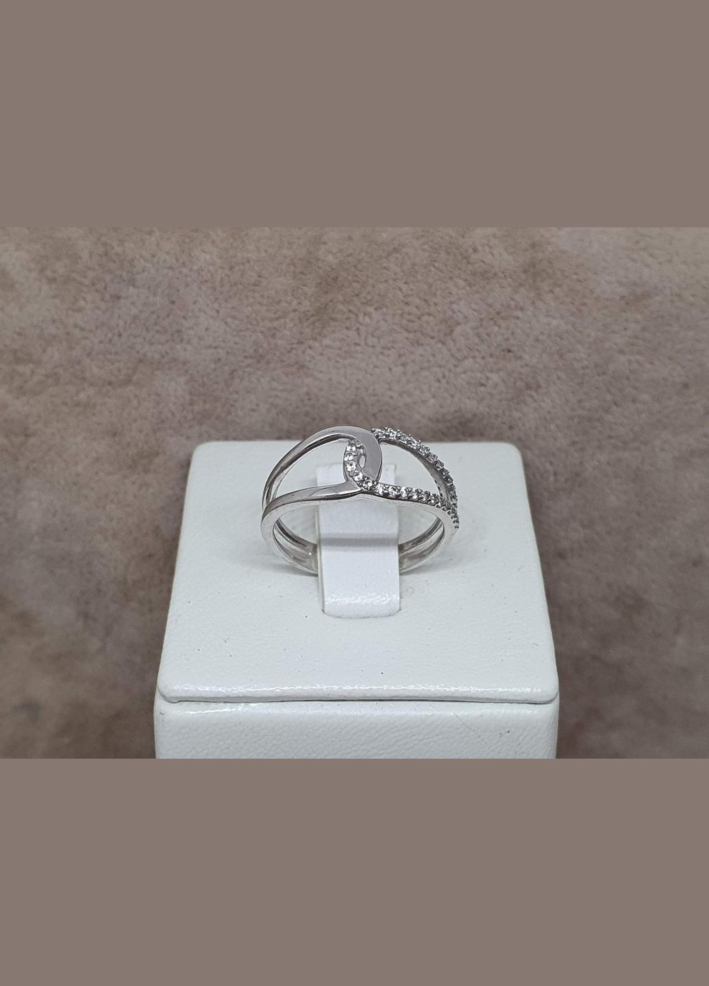 Серебряное кольцо с фианитами. 1134/1Р-CZ AGNI (323641009)