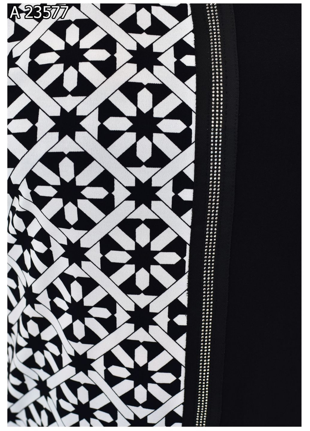 Чорно-біла літня блузка жіноча великого розміру SK