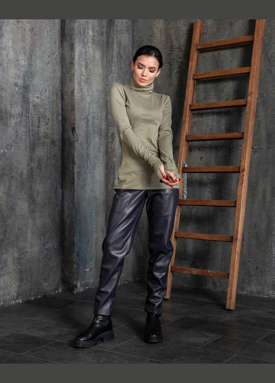 Оливковий зимовий жіночий трикотажний гольф з мітенками та високою горловиною (го 17.1-90/18) RiMari