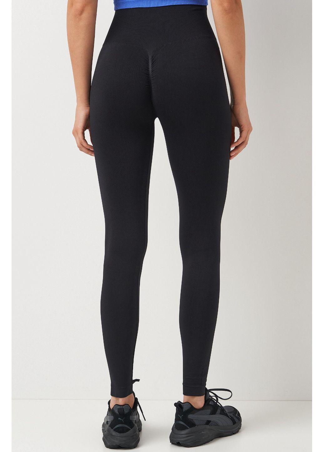 Черные демисезонные леггинсы бесшовные с push-up эффектом leggings shape Giulia