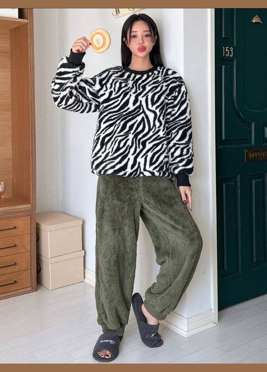 Оливковая (хаки) женская пижама с меха тедди цвет зебра хаки р.42/46 449019 New Trend