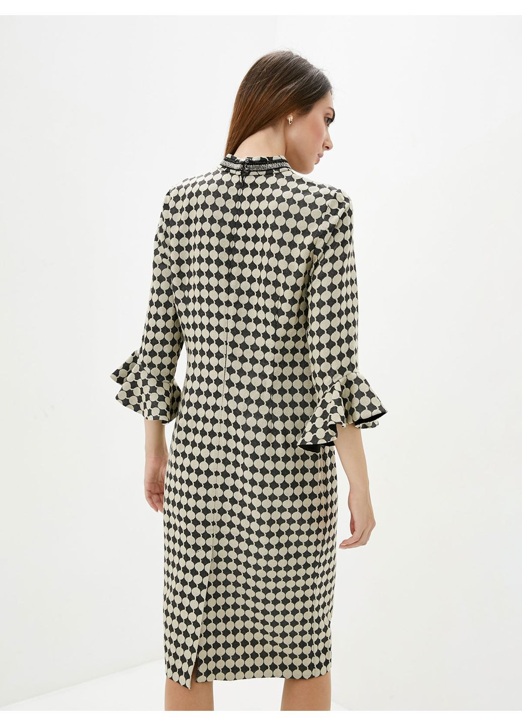 Комбінована сукня-футляр з оригінальним рукавом - ua42 / eu36 Iren Klairie