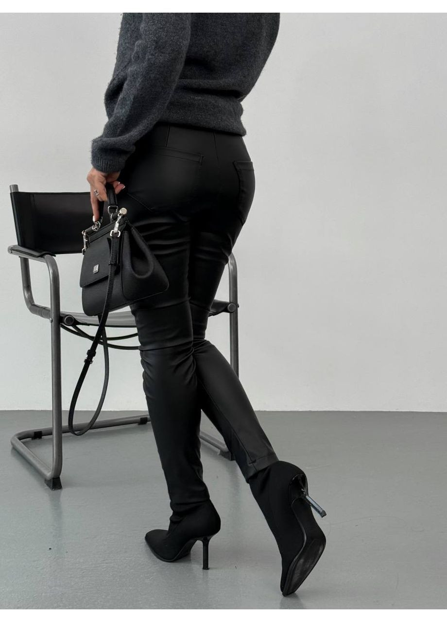 Жіночі утеплені брюки з матової екошкіри на флісі No Brand (371816792)