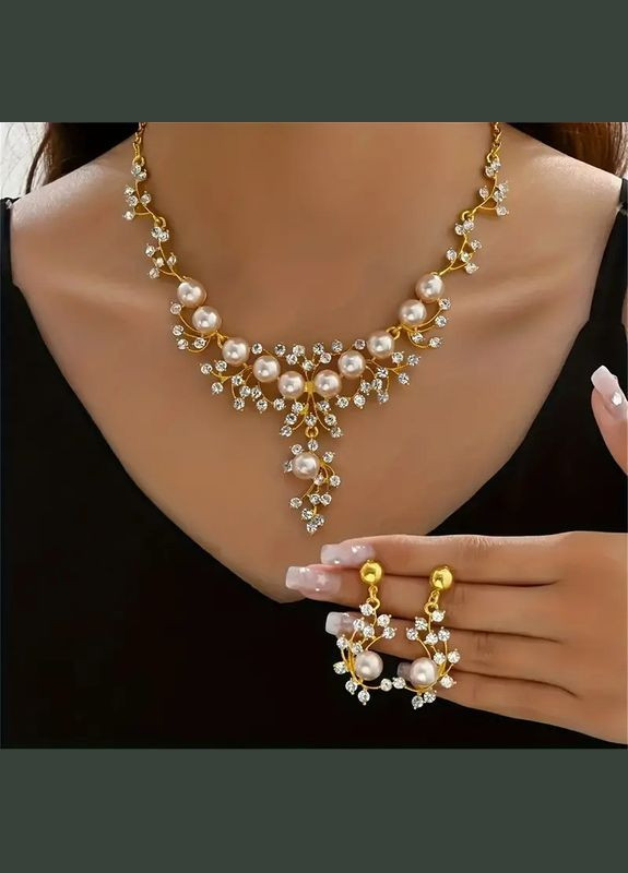 Жіночі сережки гвоздики у вигляді листка зі штучними перлами 4.8 см золотисті Liresmina Jewelry (300150943)