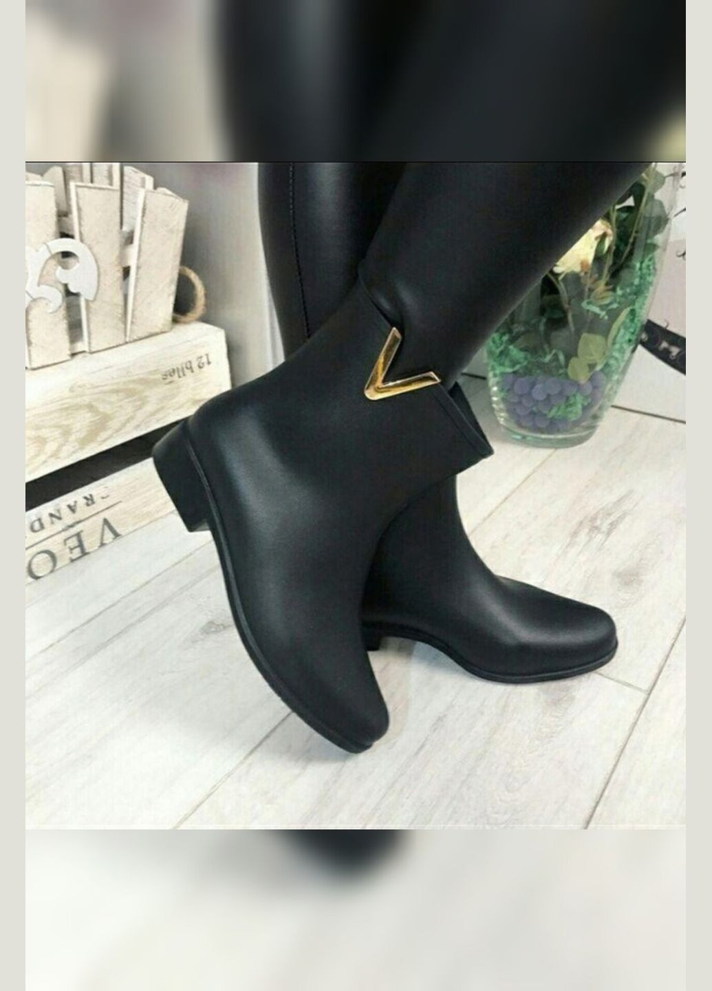 Жіночі чорного кольору — водонепроникне стильне взуття для дощу та вулиці Class Shoes гумові чоботи (339768366)