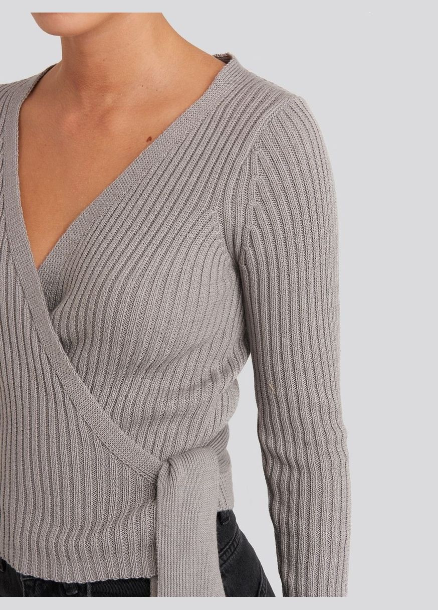 Сірий светр NA-KD