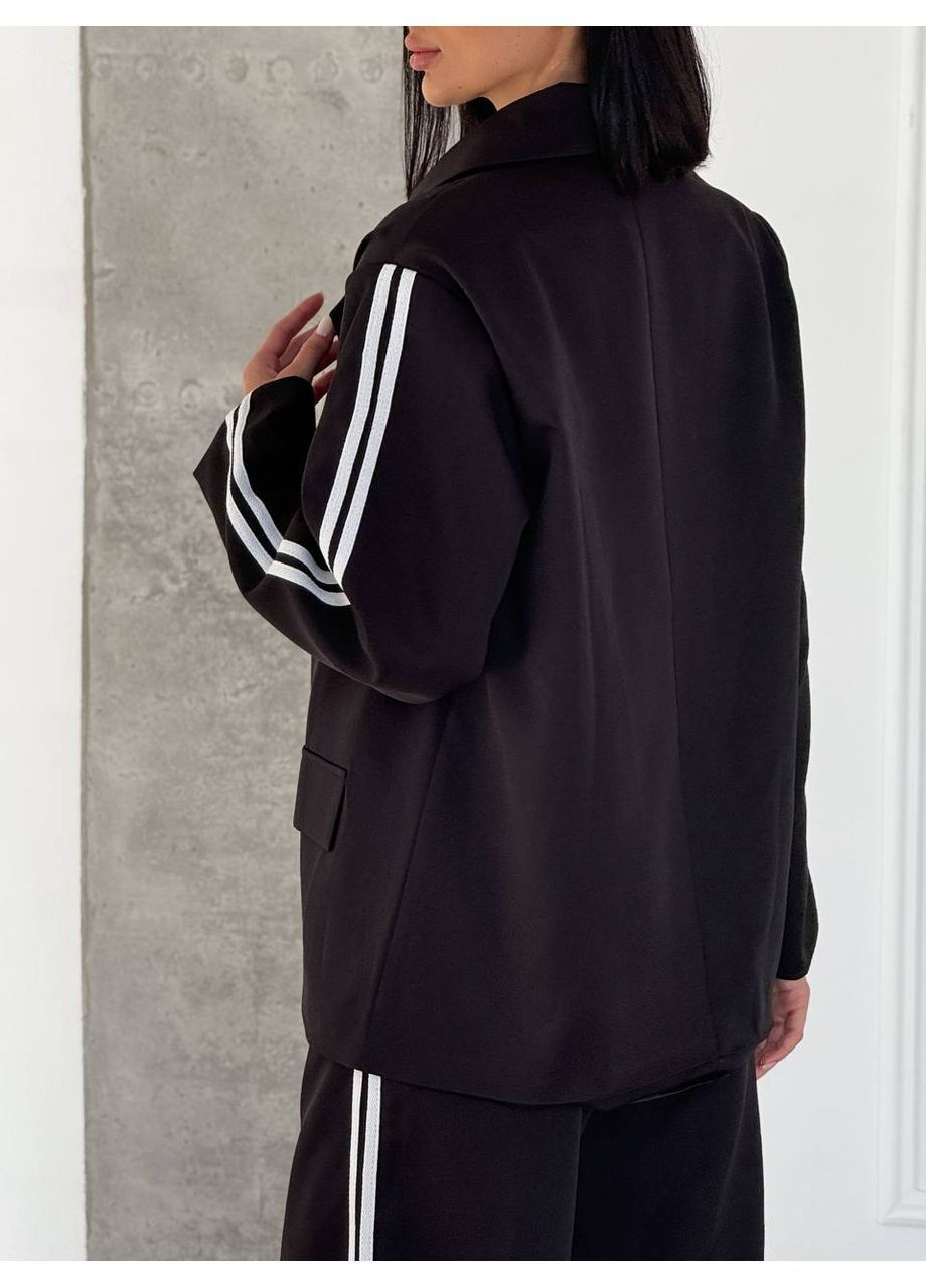 Костюм с лампасами – стиль и комфорт в каждой детали. No Brand (365639423)