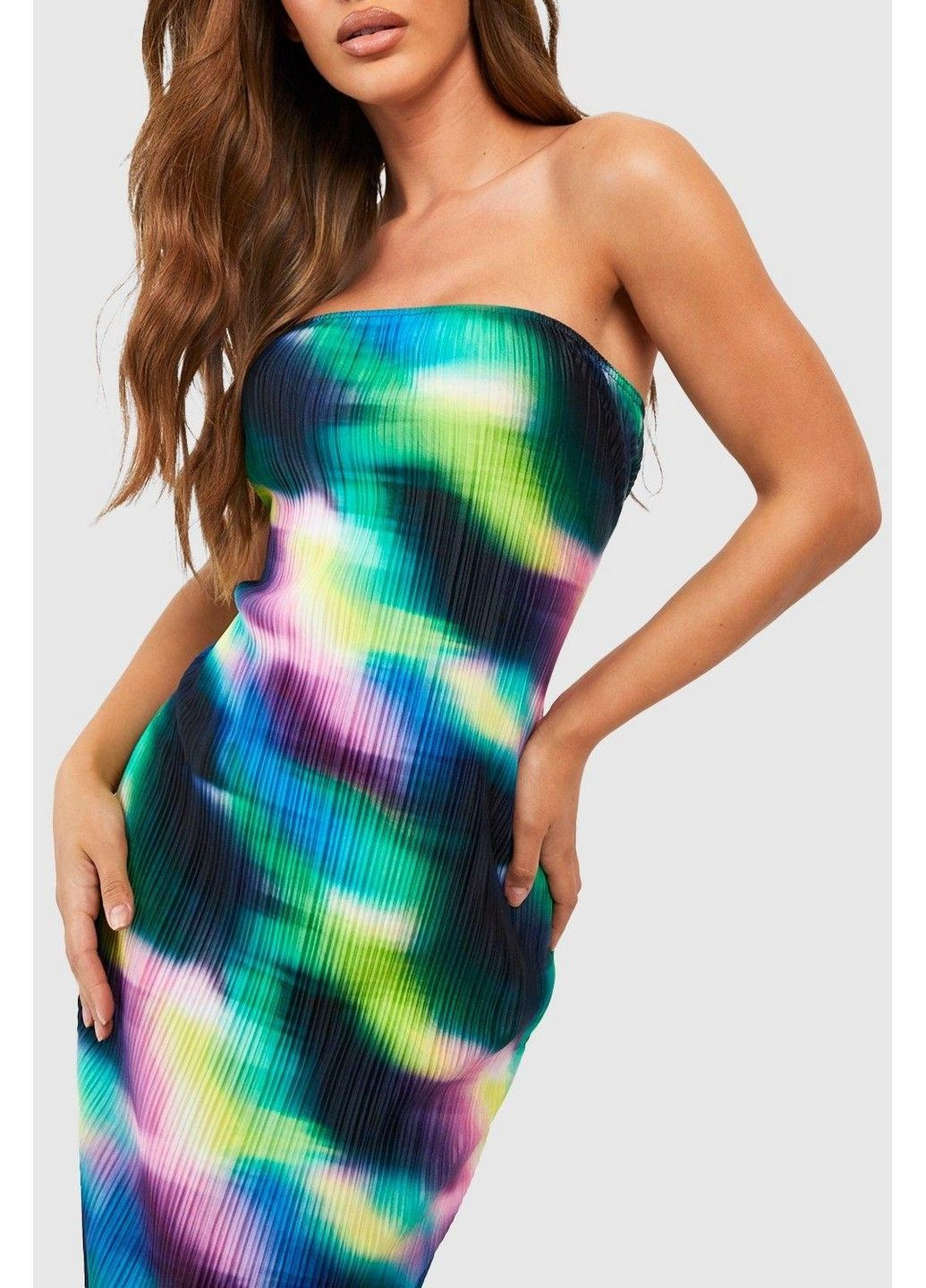 Комбинированное коктейльное платье Boohoo с абстрактным узором