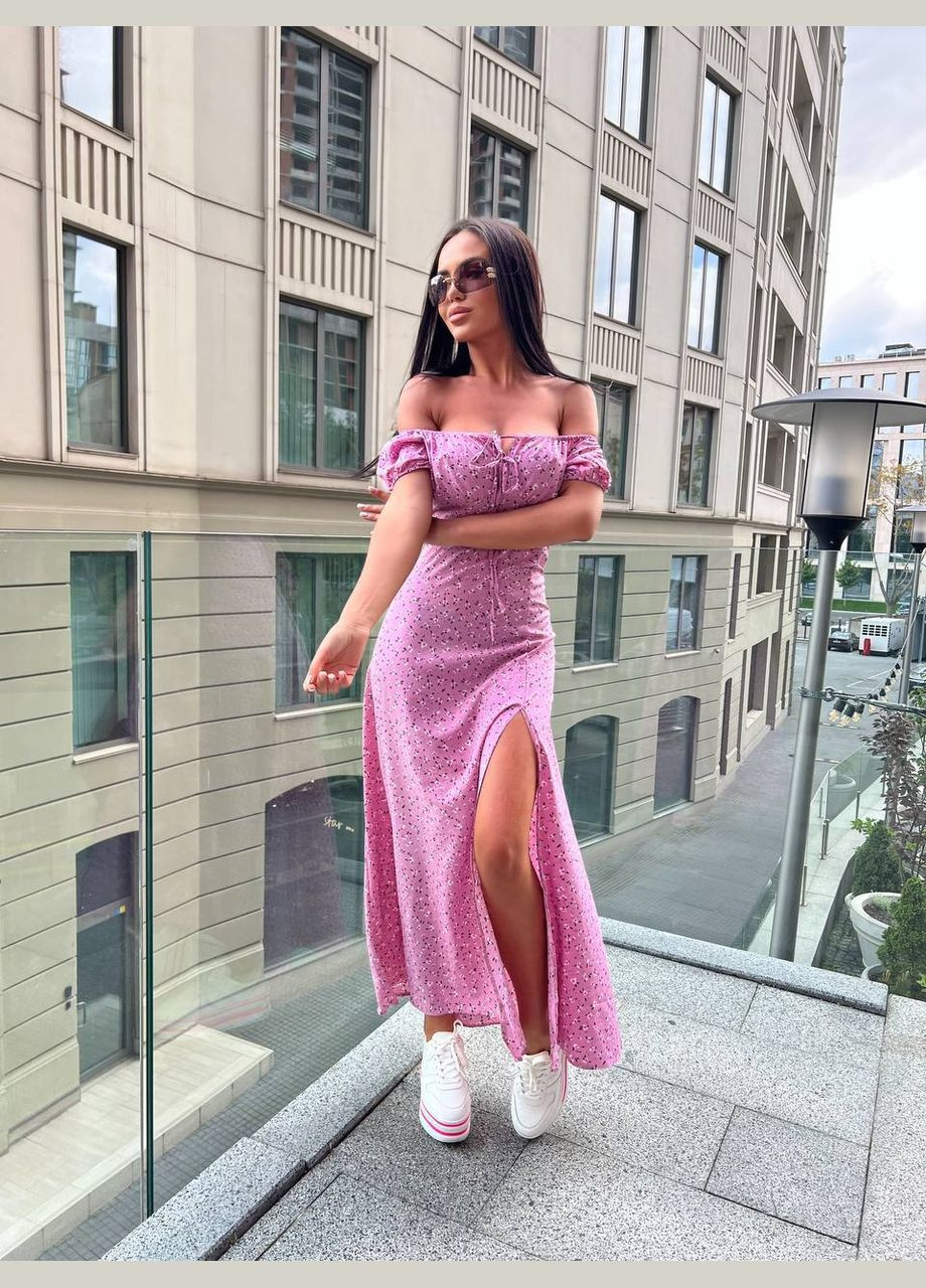 Розово-лиловое красивое летнее платье в цветочек с коротким рукавом и разрезом на ноге No Brand с цветочным принтом