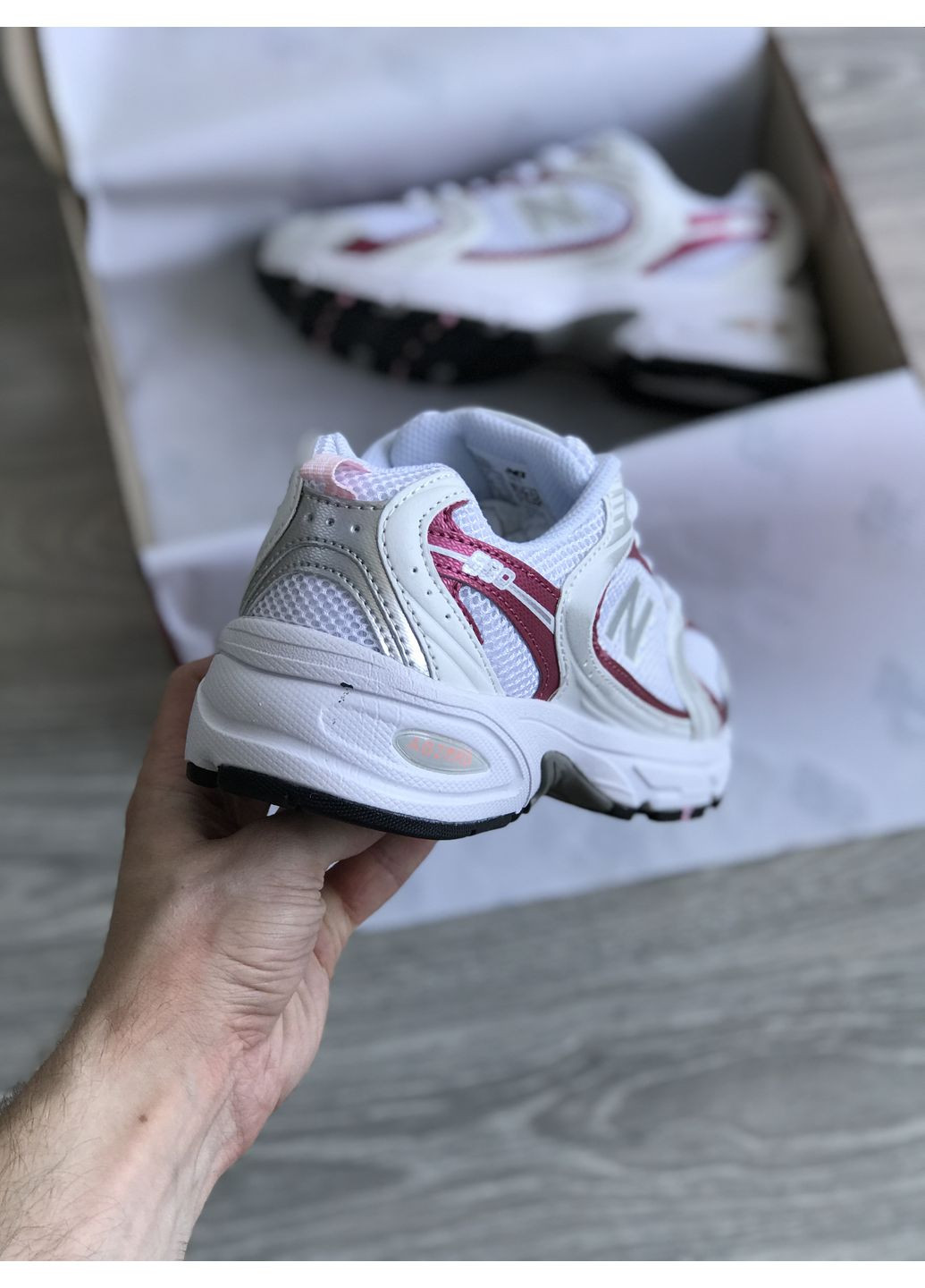 Кросівки жіночі New Balance 530 White Red | Нью Беланс 530 білі No Brand білі демісезони (362894457)