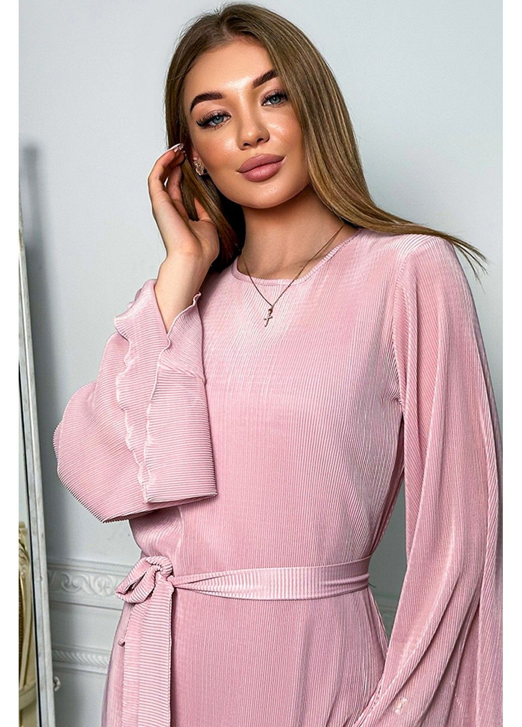 Рожева коктейльна сукня гофре міді 23060 пудра Tanita-Romario