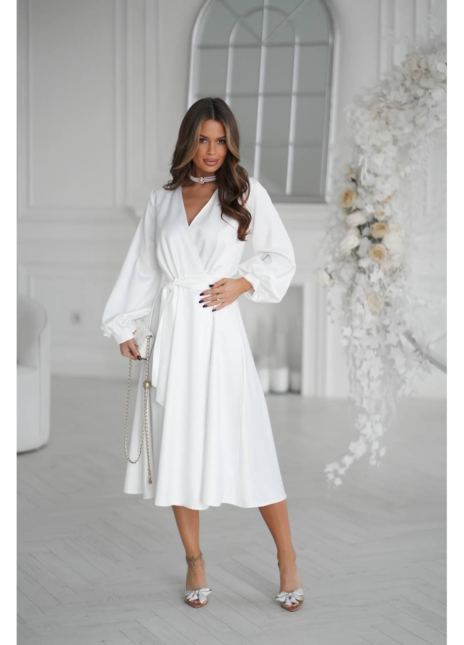 Молочна жіноча атласна міді сукня на запах на запах No Brand