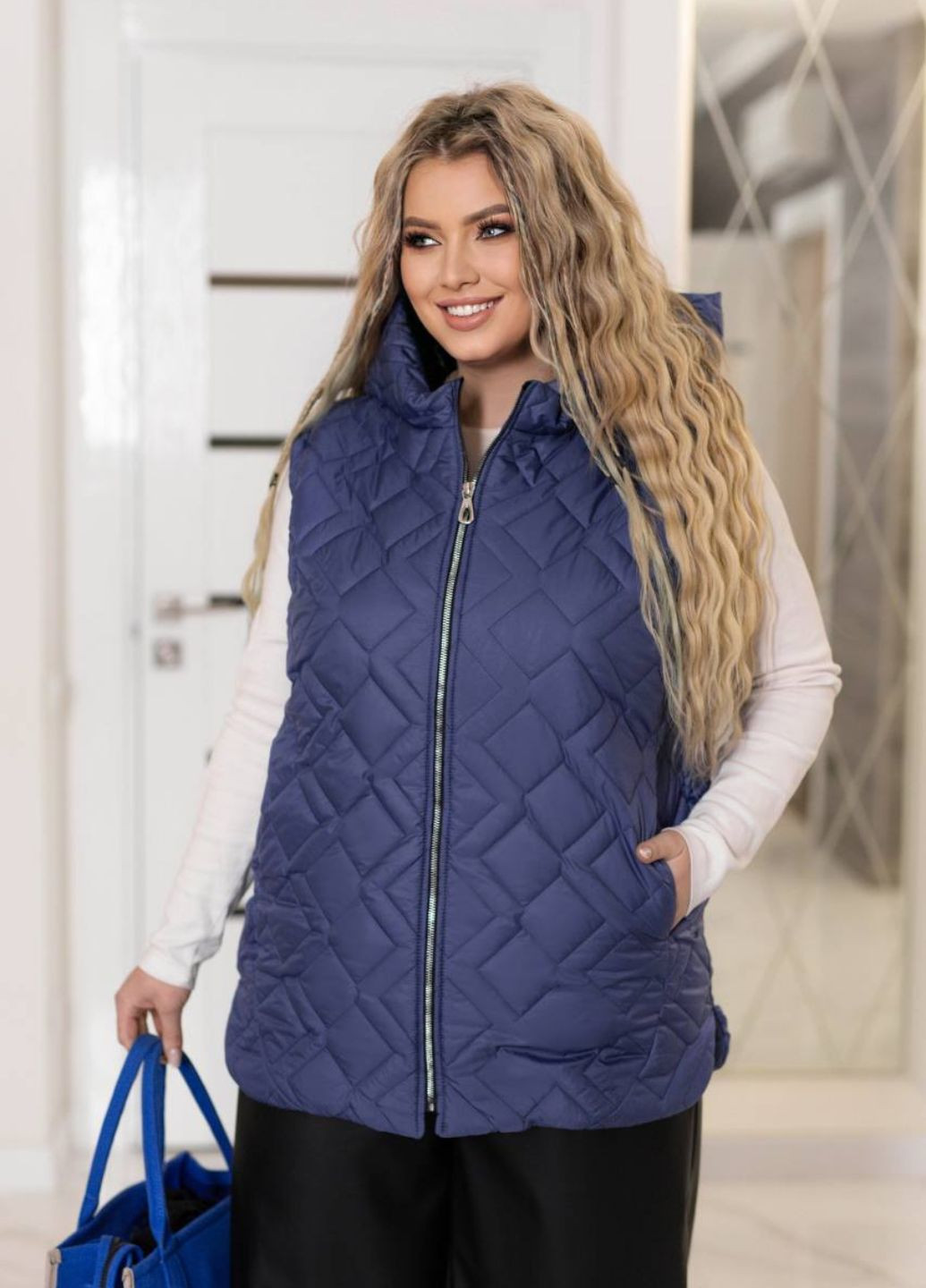 Жіночий стьобаний жилет із плащівки на синтепоні із капюшоном Tik-Tak (358058632)