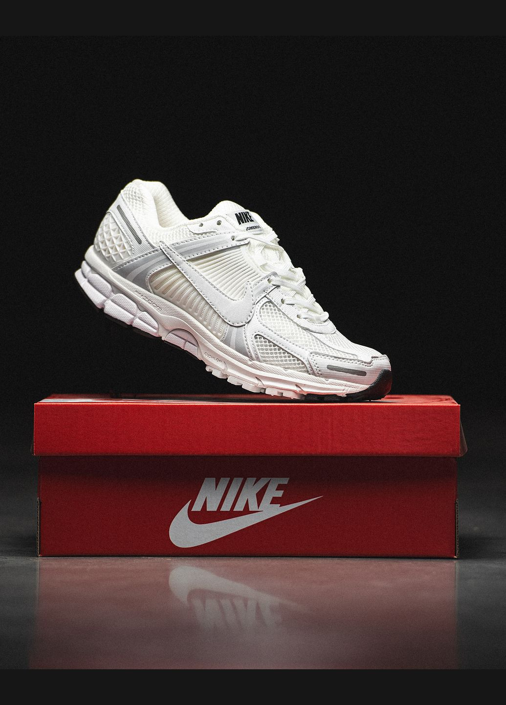Білі Осінні кросівки чоловічі, в'єтнам Nike Zoom Vomero 5