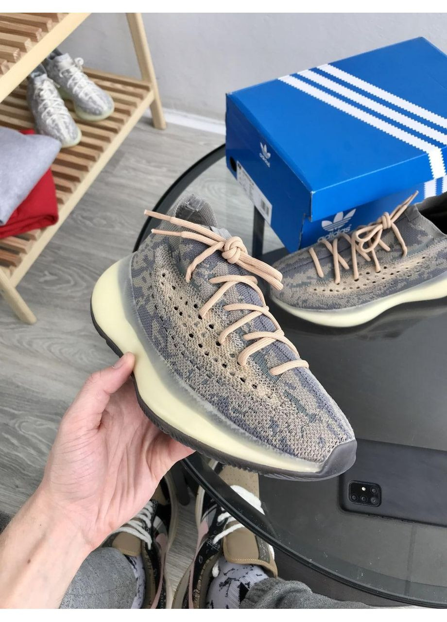 Коричневые демисезонные кроссовки мужские adidas yeezy 380 light brown адидас изи буст No Brand