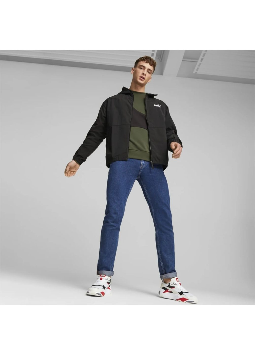 Чорна вітровка чоловіча hooded windbreaker jacket black 675387-01 Puma