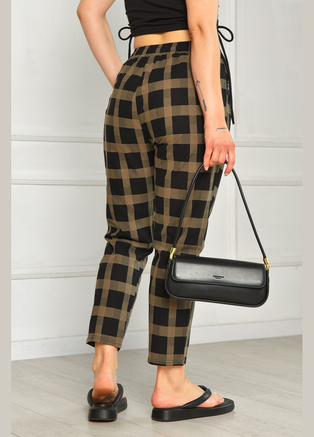 Штаны женские черного цвета с принтом Let's Shop (345569335)