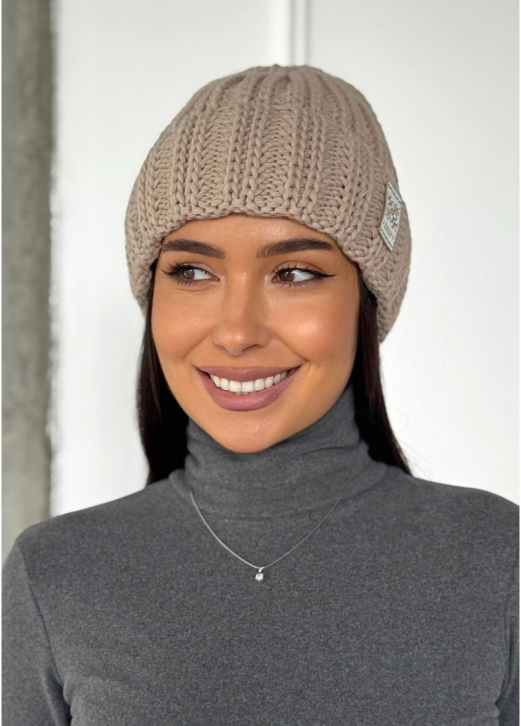 Жіноча шапка-біні фактурної в'язки INNOE Шапка (365775207)