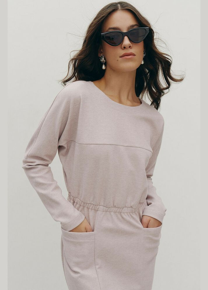 Комбінована тепла сукня міді з брошкою бежева mkrm4217-2 Modna KAZKA