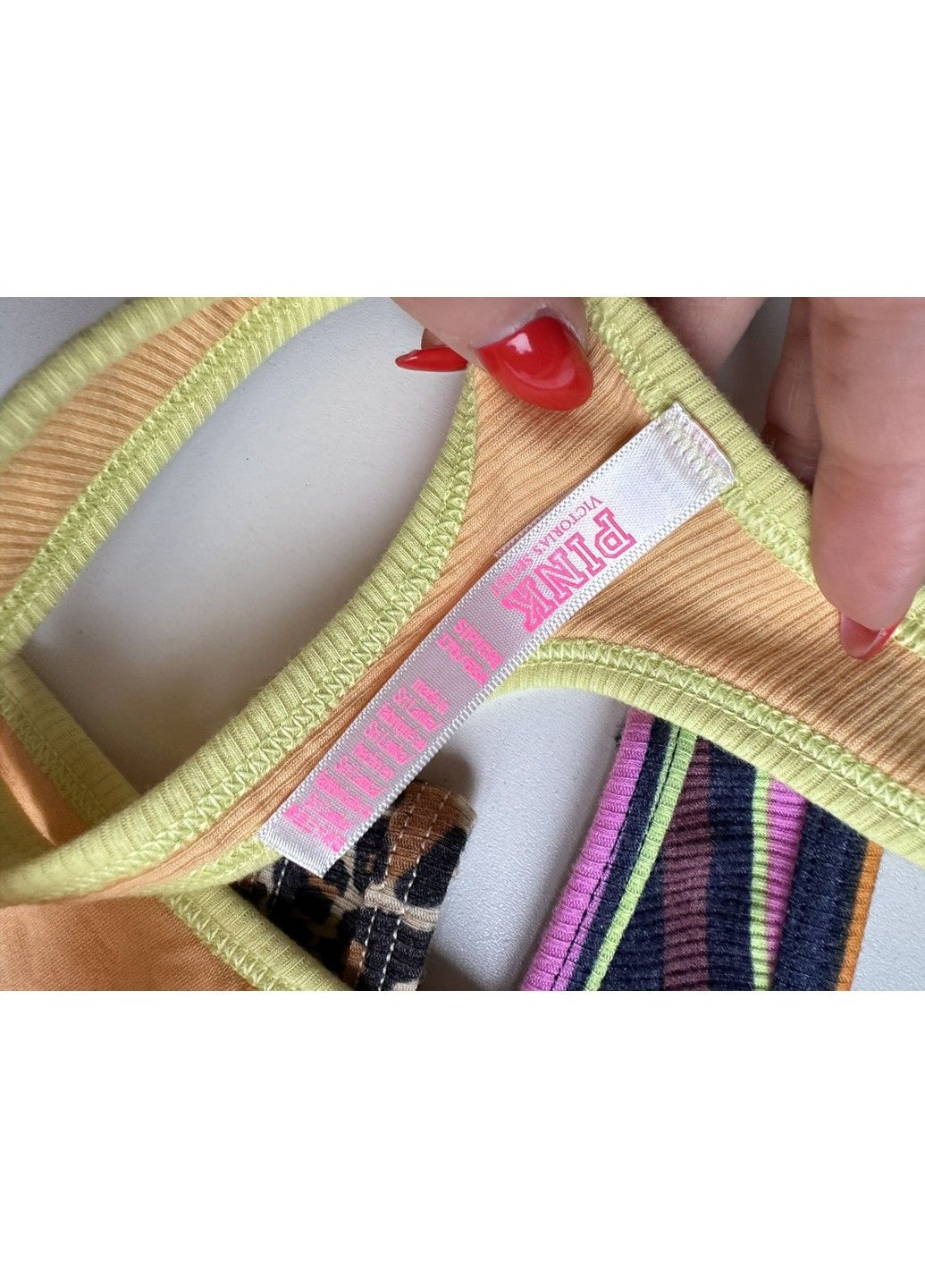 Трусики-стрінги жіночі PINK гірчичні XS Victoria's Secret (316659372)