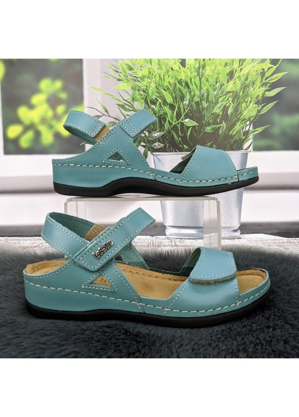Бирюзовые босоножки женские кожаные на липучках Inblu на липучке