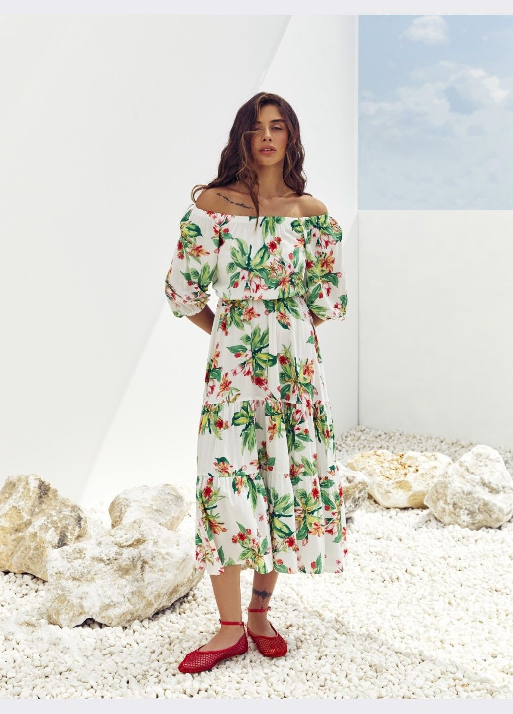 Білий кежуал розкльошена біла сукня-міді в квітковий принт Dressa з квітковим принтом