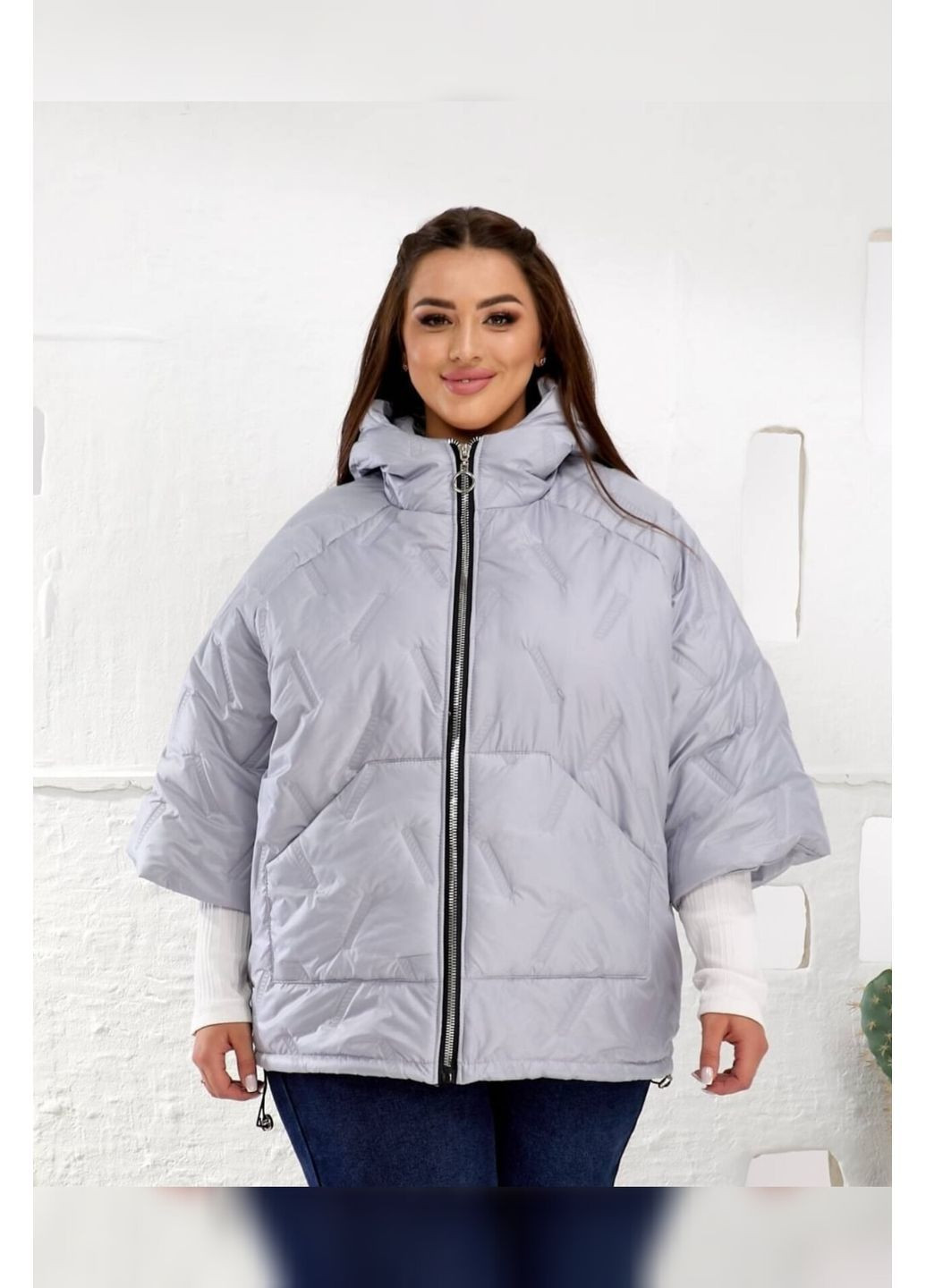 Світло-сіра демісезонна жіноча куртка батал демісезонна oversize світло сіра рукав 3/4 капюшон Bonita Куртка