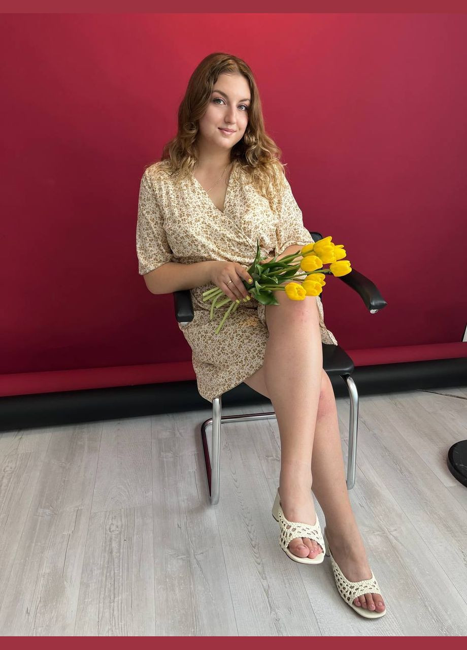 Жіночий літній комбінезон з імітацією запаху MonCher комбінезон-шорти бежевий повсякденний штапель