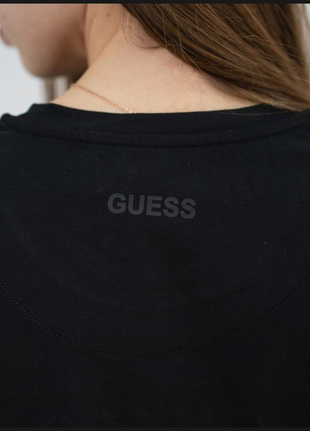 Черная летняя футболка женская летняя с рисунком с коротким рукавом Guess