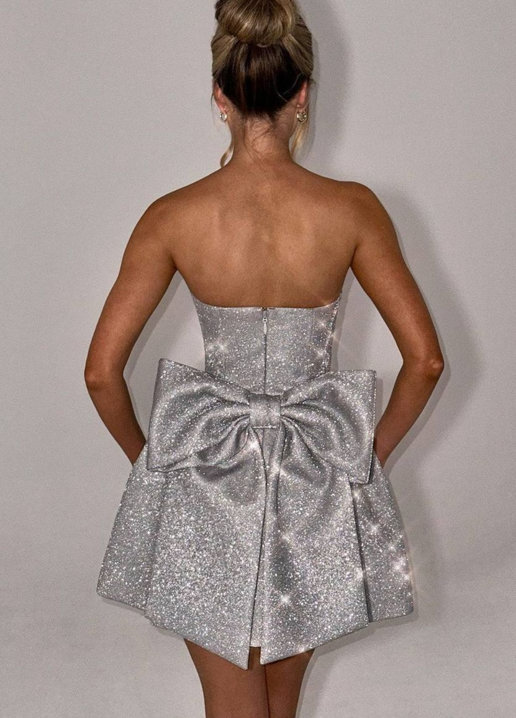 Срібна святковий, коктейльна, вечірня яскрава сукня міні без бретелей з відкритими плечима Allthings однотонна