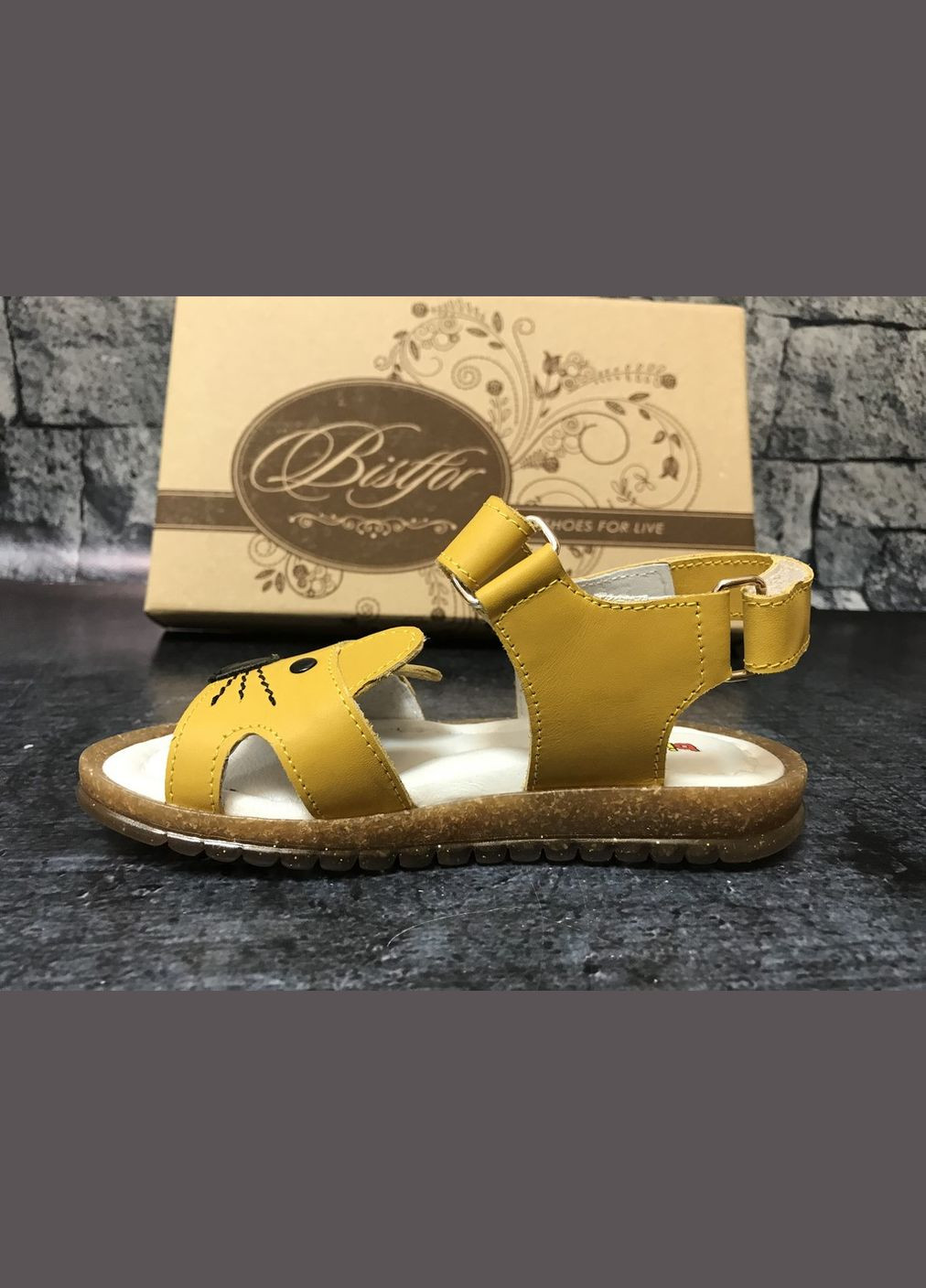 Желтые детские кожаные босоножки на липучке желтого цвета,, украина. Bistfor