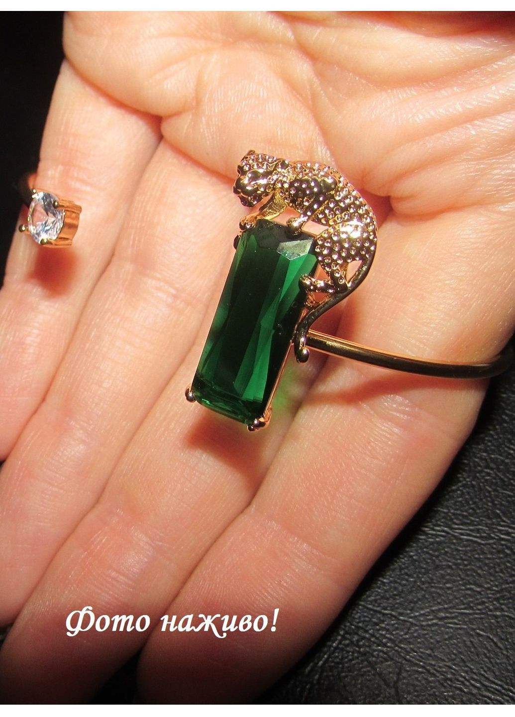 Браслет скоба леопард с изумрудным кристаллом, 4764-3 No Brand (370369248)