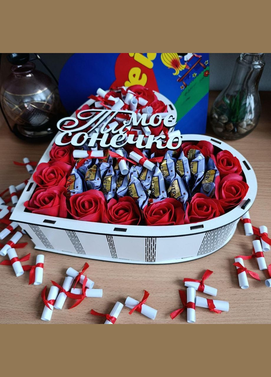 Подарунковий бокс серце з цукерками трояндами та 101 причиною «Чому я тебе люблю» (ar174) No Brand (317775919)