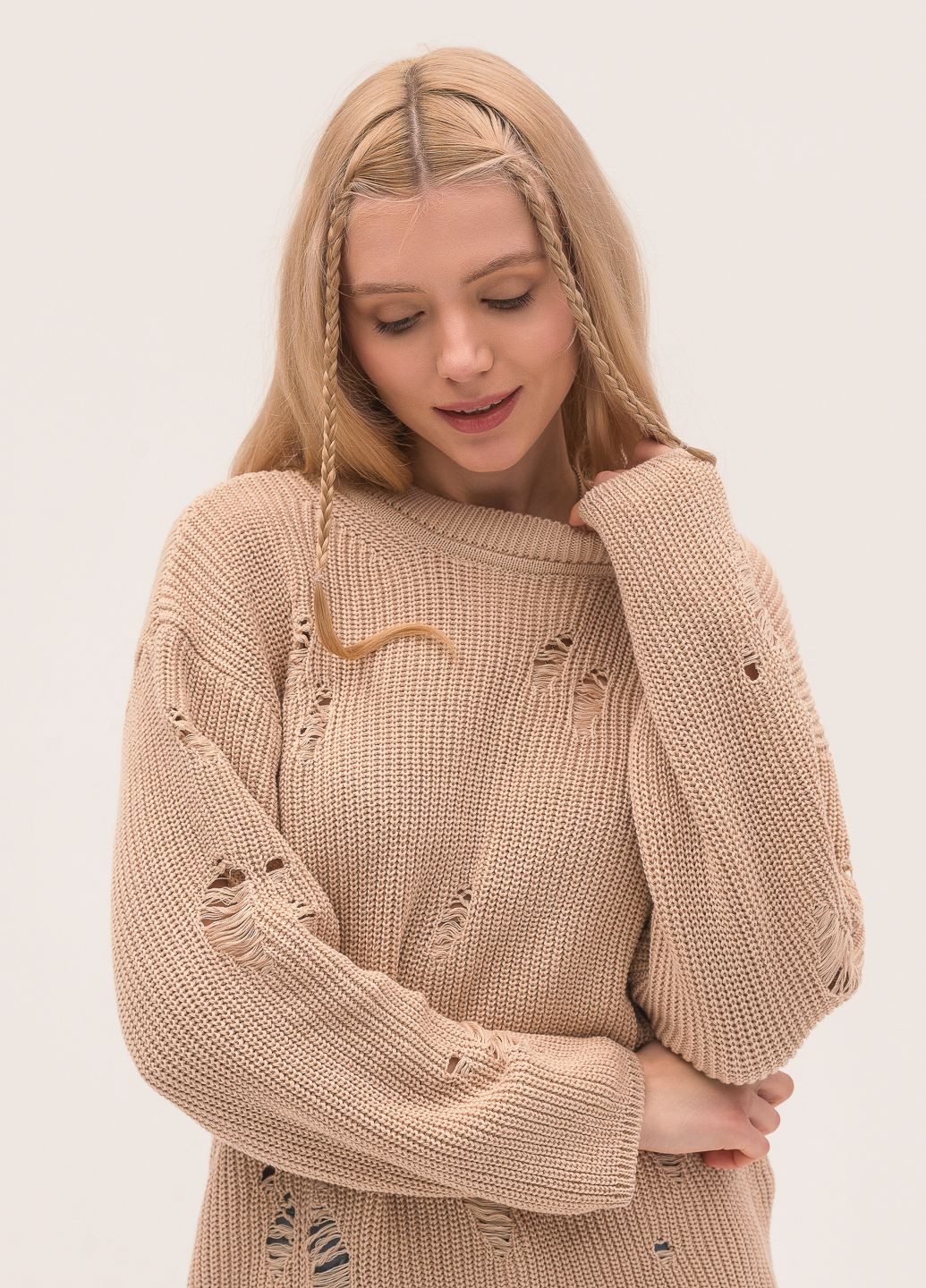 Бежевий жіночий еко-светр з дірками SVTR