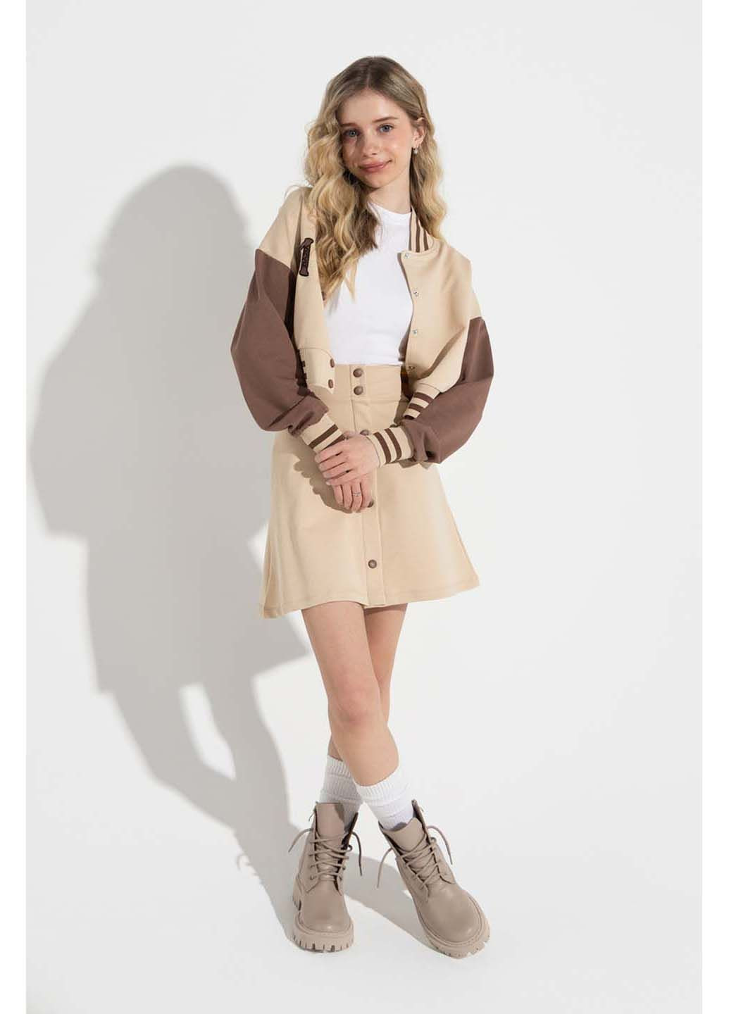 Бежевий демісезонний костюм для дівчинки бомбер спідниця Dinomin