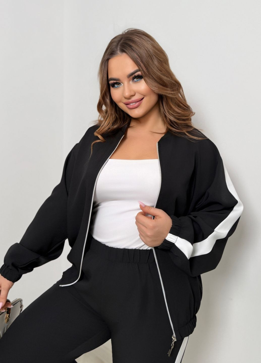 Прогулочный свободный женский костюм спортивного стиля с лампасами Modena (322841411)