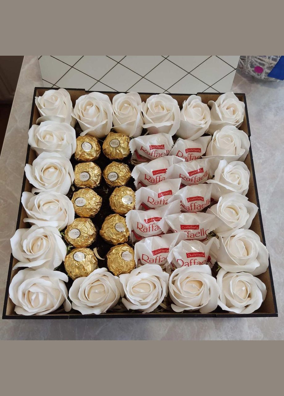 Подарочный бокс длядевушки из конфет и роз на день рождения 8 марта день влюбленных (ar31) No Brand (315888856)