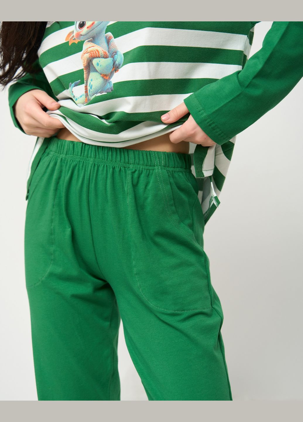 Зелена всесезон жіноча піжама в смужку Nicoletta