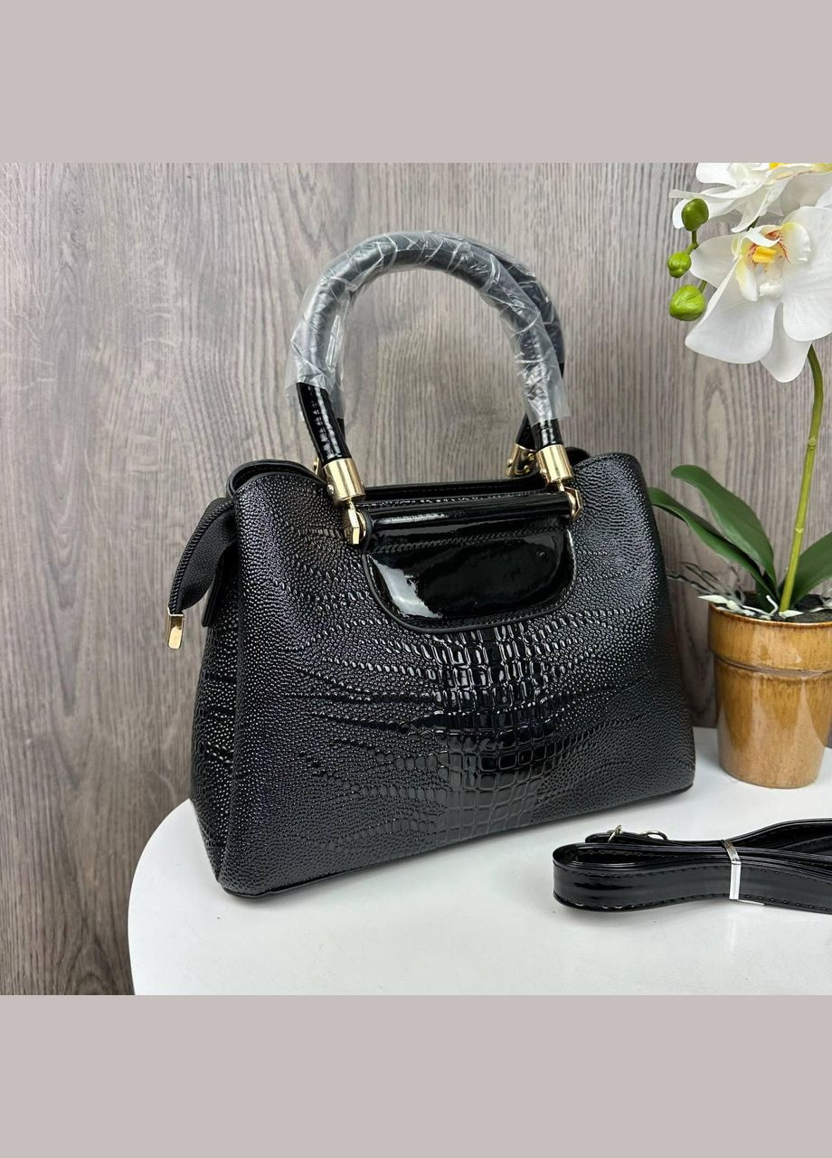 Жіноча сумочка під рептилію, лакова екошкіра, трапеція, регульовані лямки чорна (sku_1327Ч) No Brand (330575617)