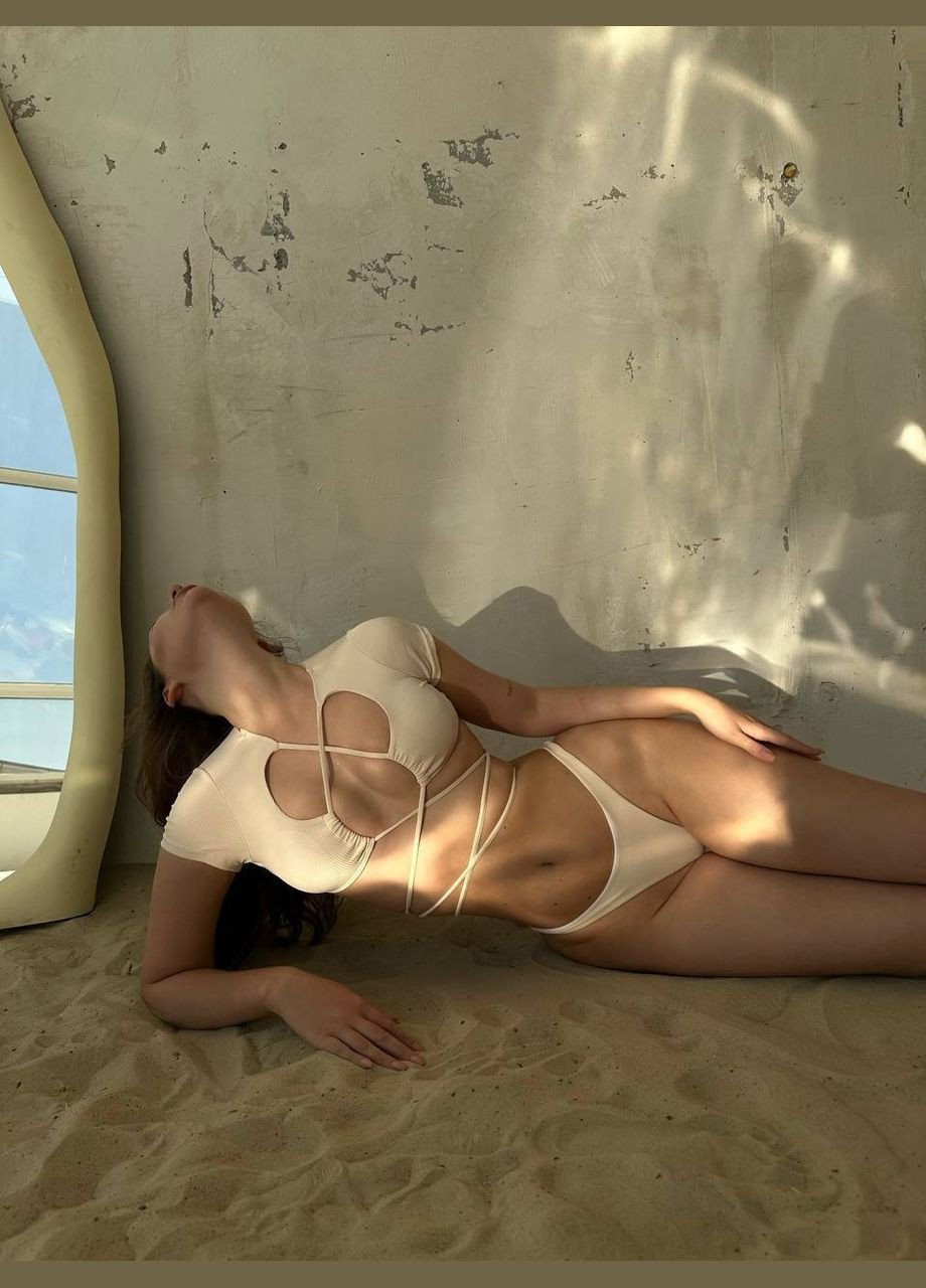 Светло-бежевый летний стильный купальник топом-шнуровкой раздельный Vakko